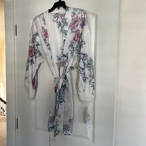 Silk floral robe - never worn still w tags